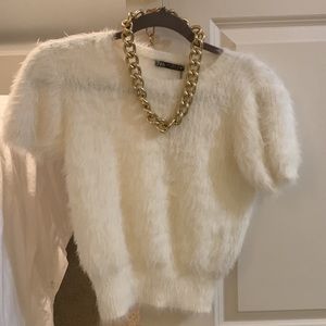 NWT ZARA WHITE FUZZY FAUX FUR CROP TOP